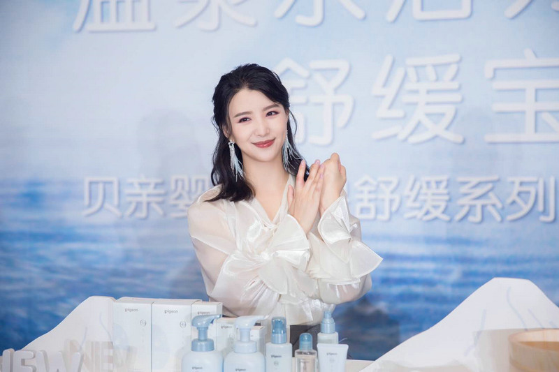 做榜样妈妈!张杨果而再度受邀担任育儿产品体验官