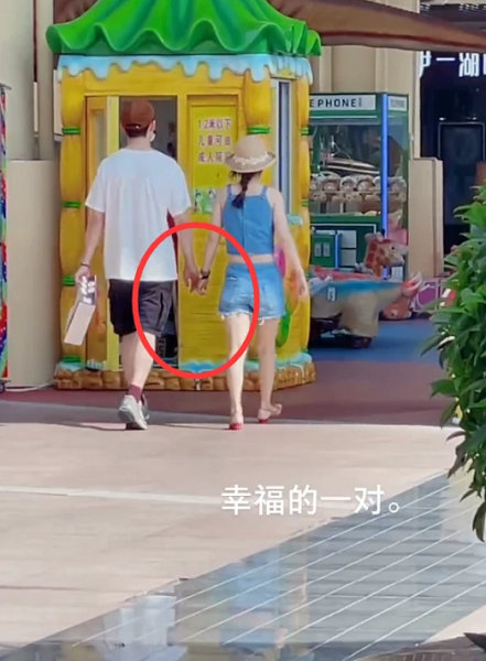 张雨剑全家三亚出游 与吴倩手勾手恩爱满分